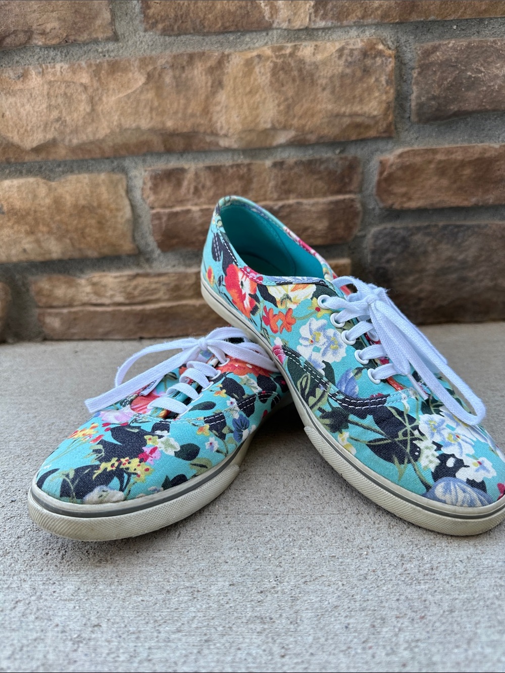 Vans Teal Floral Canvas Lace-Up Sneakers for Women - Picture 2 of 8